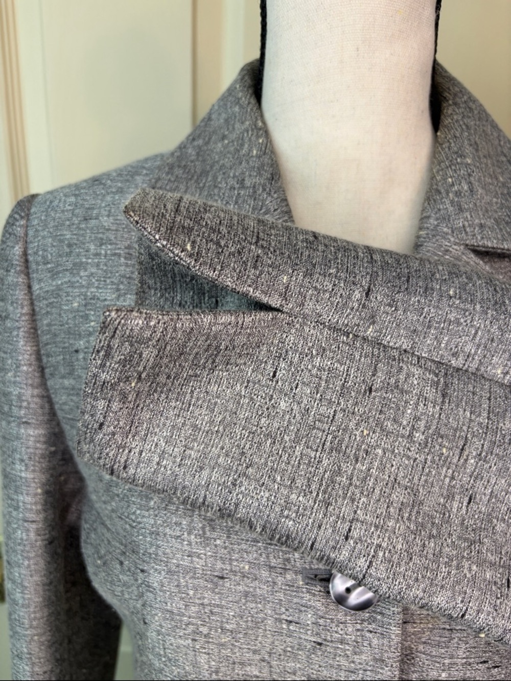 Le Suit Petite Shimmery Gray 3 Button Jacket and Skirt Suit Set Size 6P Like New - Picture 8 of 14